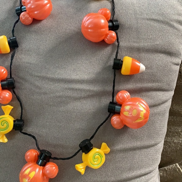 Disney Halloween Glow Necklace - Picture 2 of 3